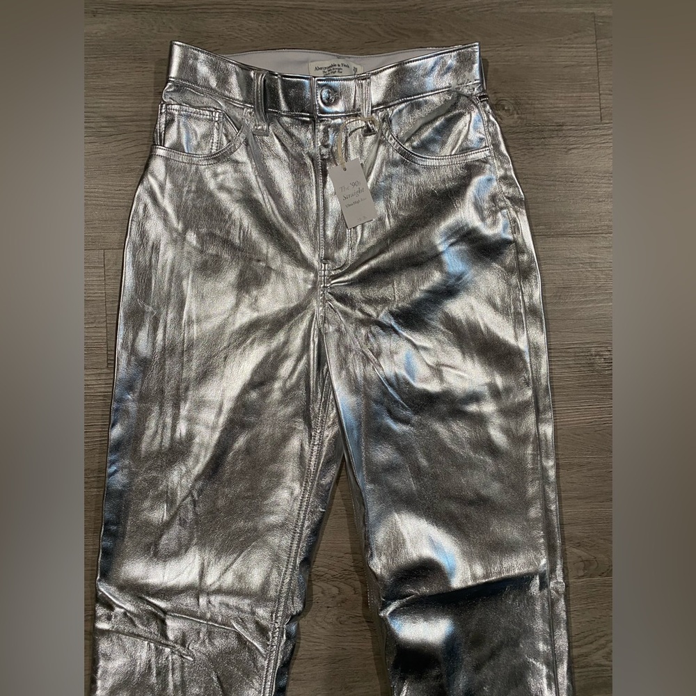 Abercrombie 90s‎ Ultra High Rise Silver Metallic High-Waisted Pants - Picture 3 of 5